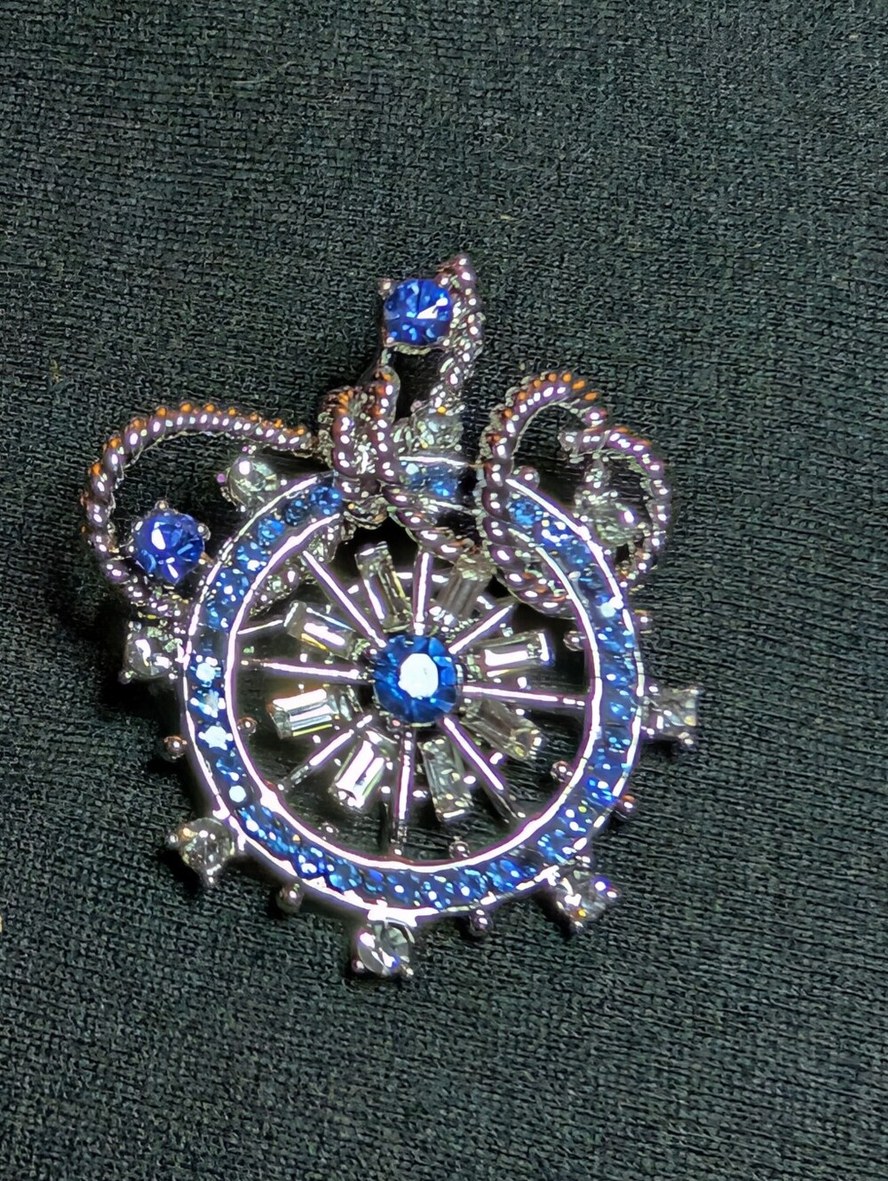 Blue Crystal Wheel Pendant Necklace - Elegant Women's Jewelry